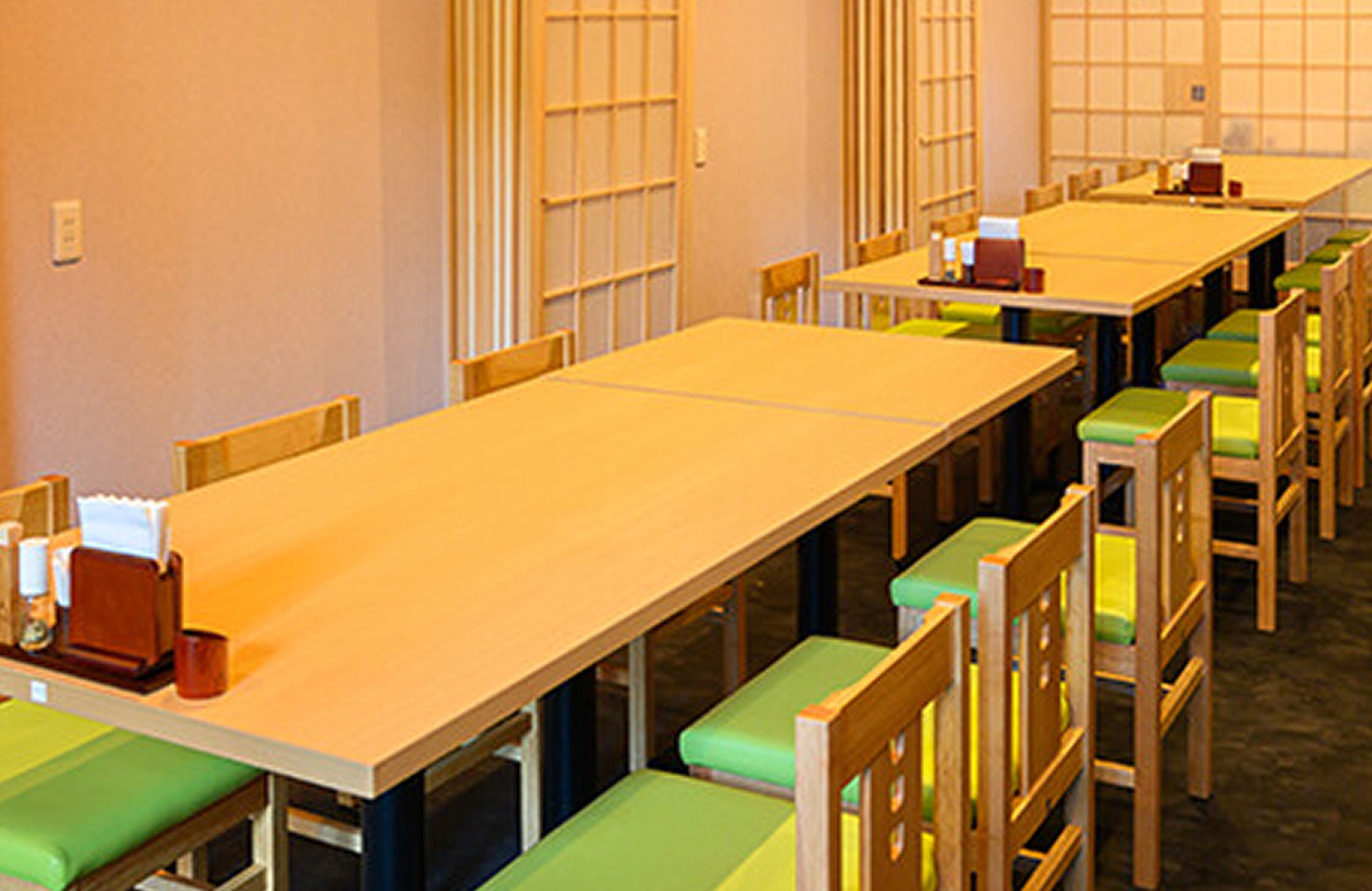 店内テーブル席